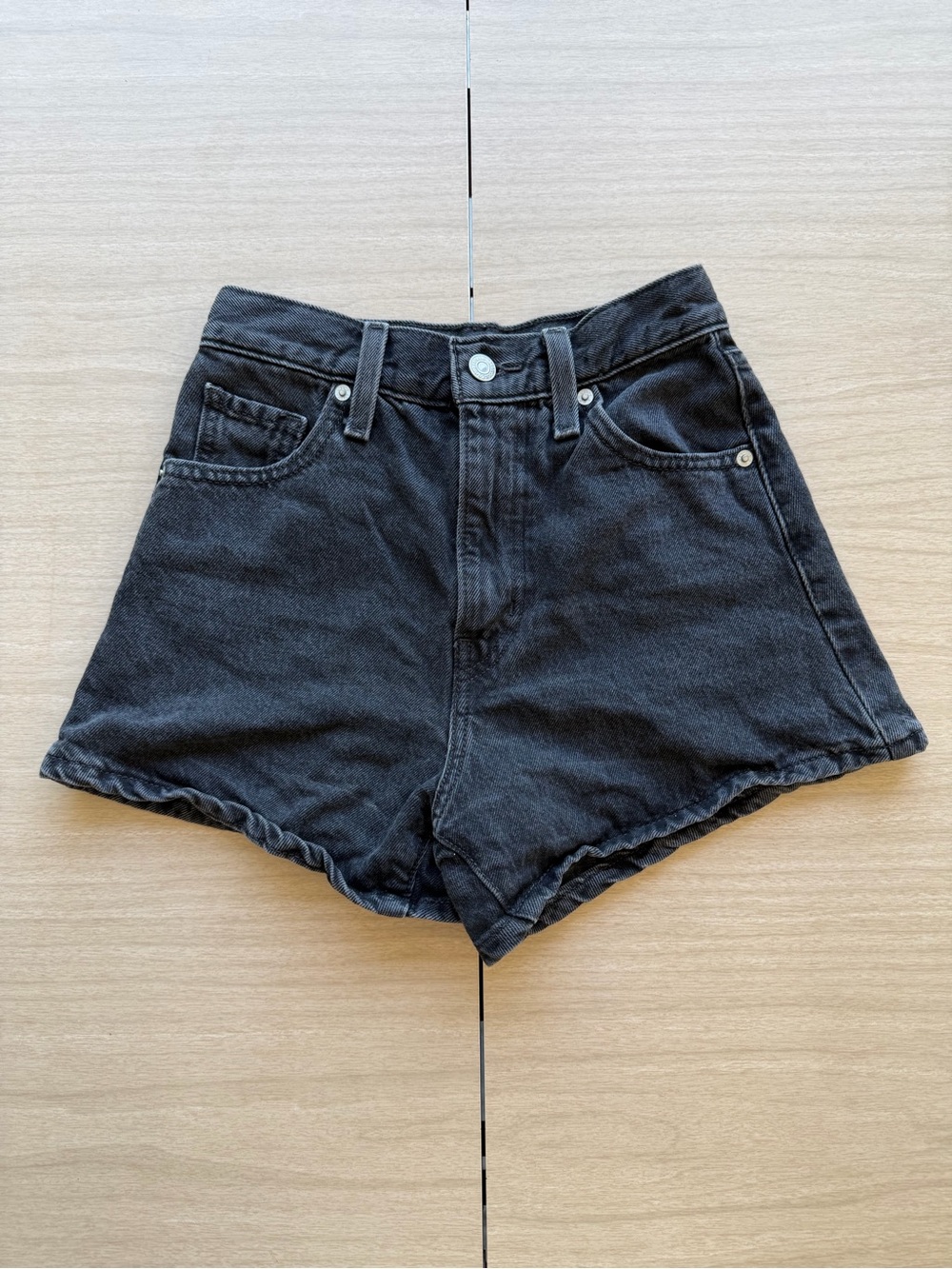 Levi's Women’s High-Waist Black Denim Mom Shorts Size 23
